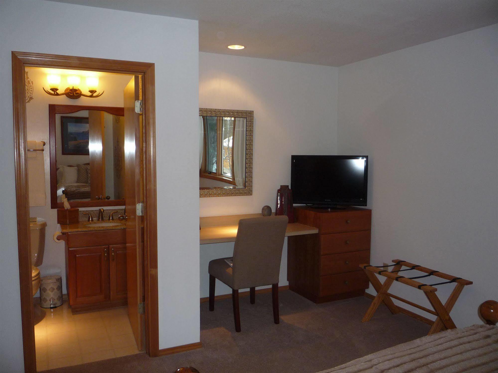 Meadow Lake View Bed And Breakfast Кълъмбия Фолс Екстериор снимка