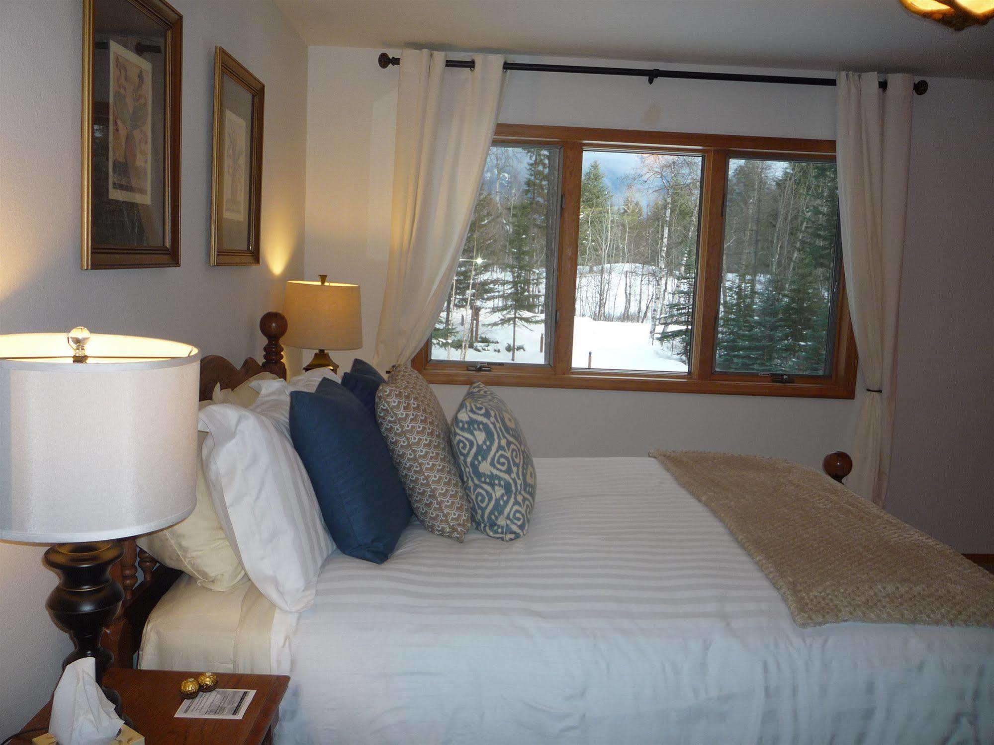 Meadow Lake View Bed And Breakfast Кълъмбия Фолс Екстериор снимка