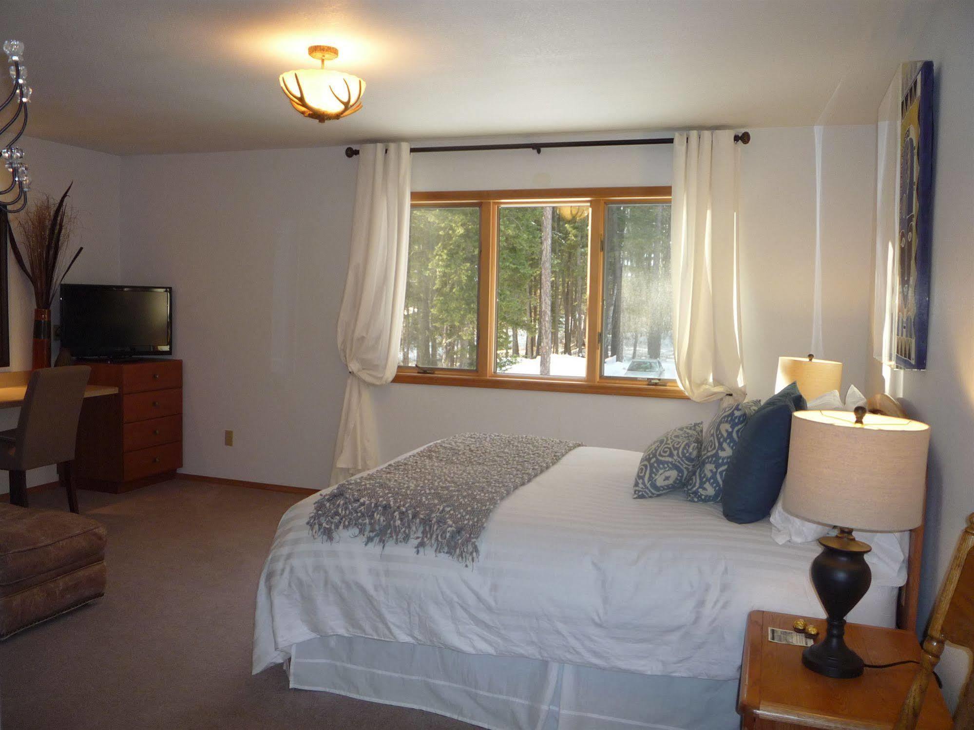 Meadow Lake View Bed And Breakfast Кълъмбия Фолс Екстериор снимка