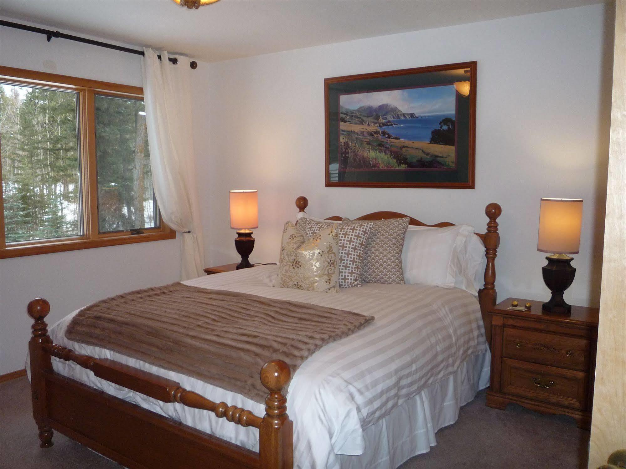 Meadow Lake View Bed And Breakfast Кълъмбия Фолс Екстериор снимка